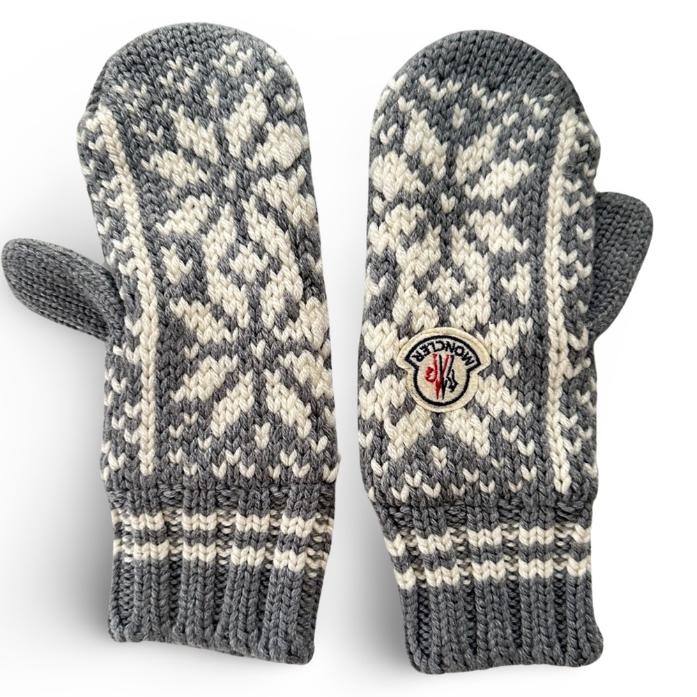 Moncler Medium Grey Knitted Gloves Mittens